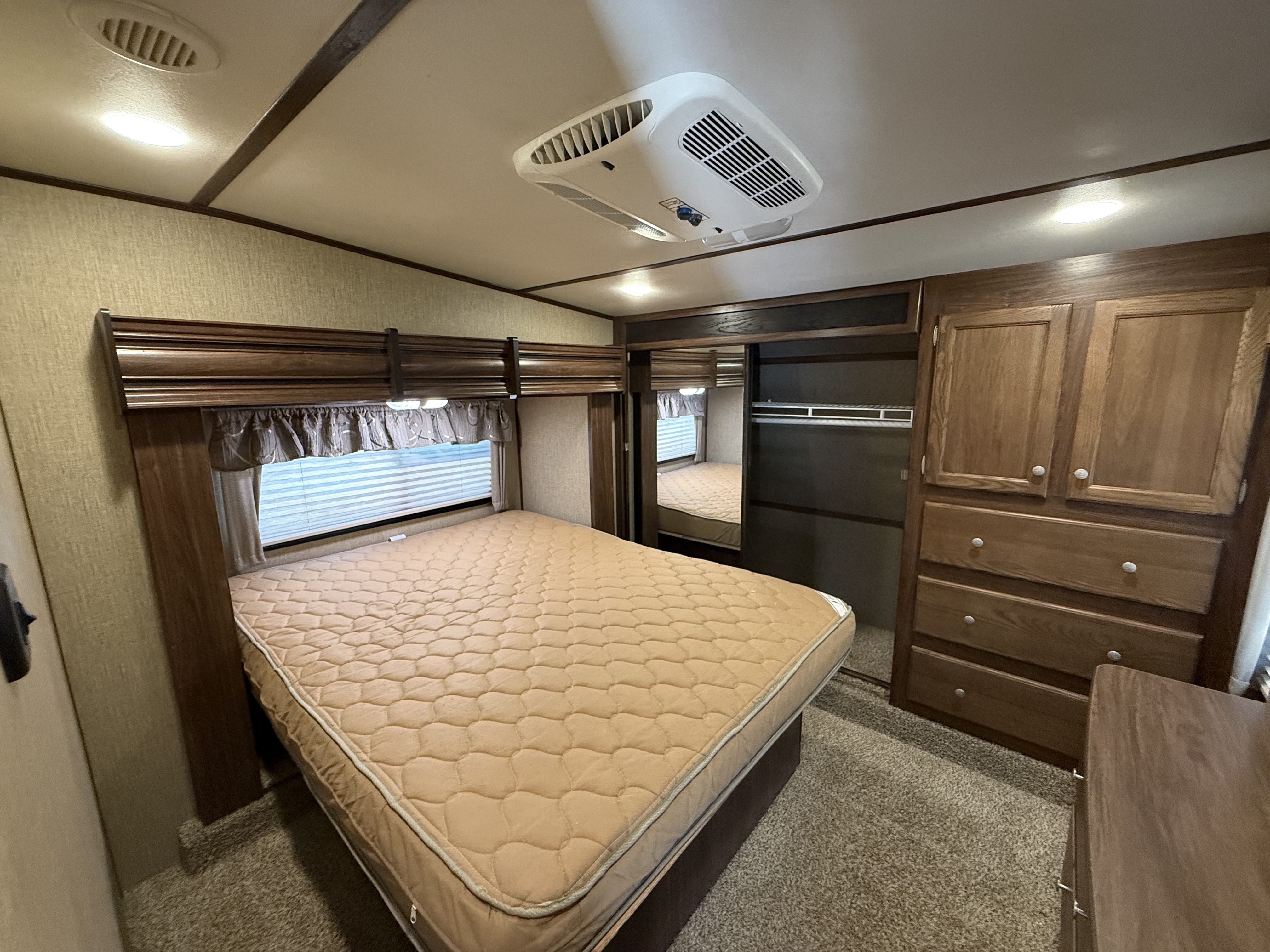 2017 Keystone Sprinter Wide Body 298FWRLS - Image 16