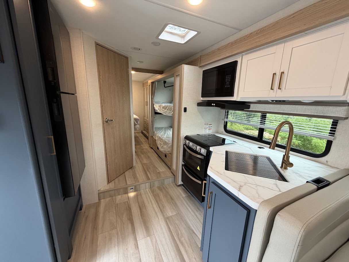 2027 THOR MOTOR COACH MAGNITUDE GA31 - Image 22