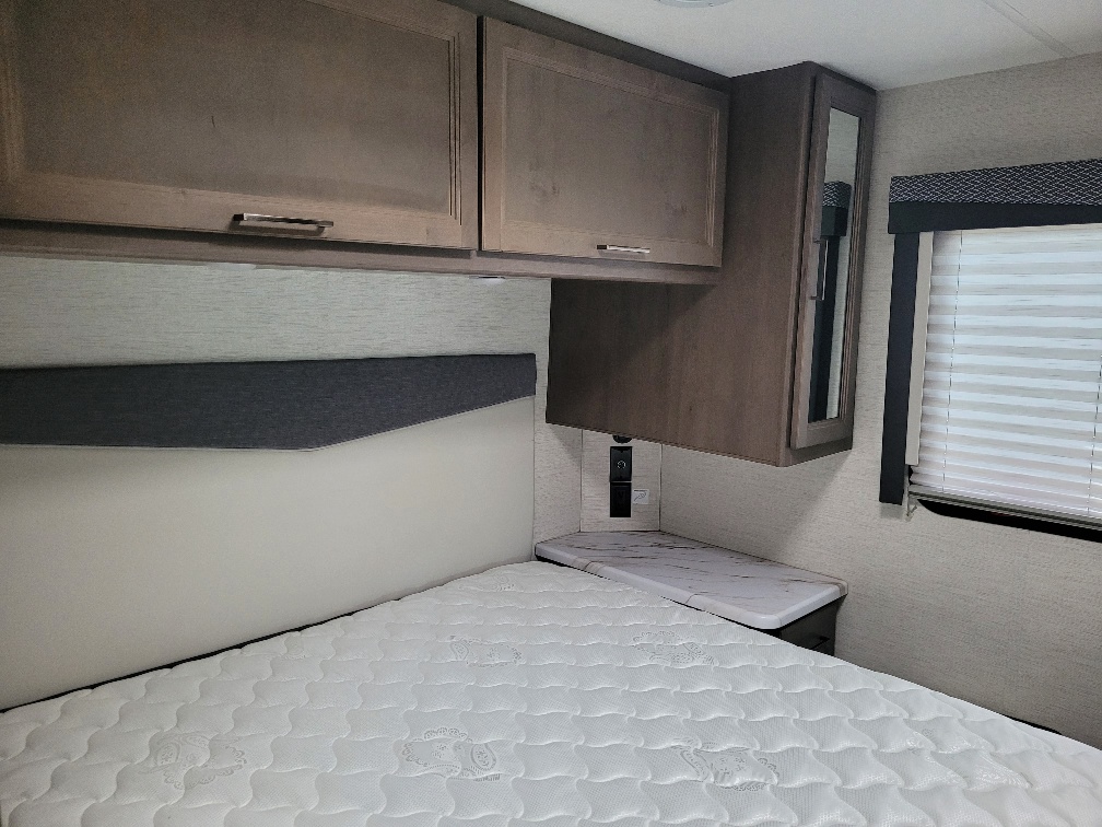 2025 Thor Motor Coach Four Winds 28Z - Image 16