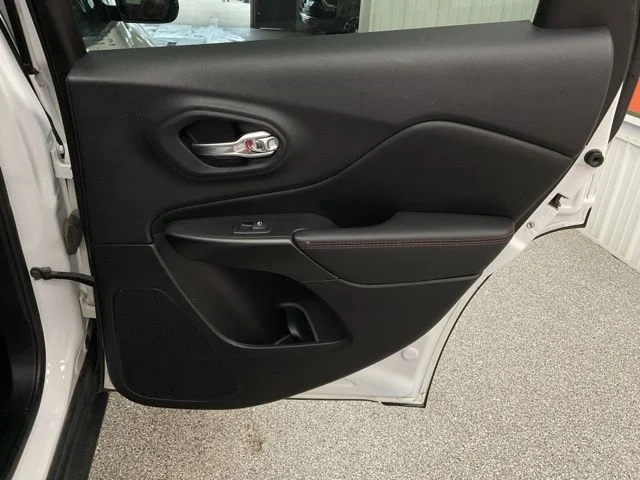 2022 Jeep Grand-Cherokee-L Laredo Altitude 4x4 - Image 23