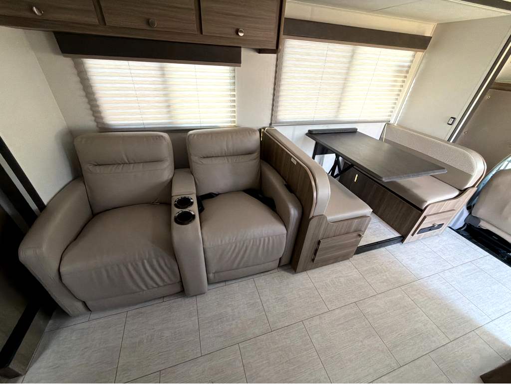 2027 Coachmen Freelander 30RS - Image 9