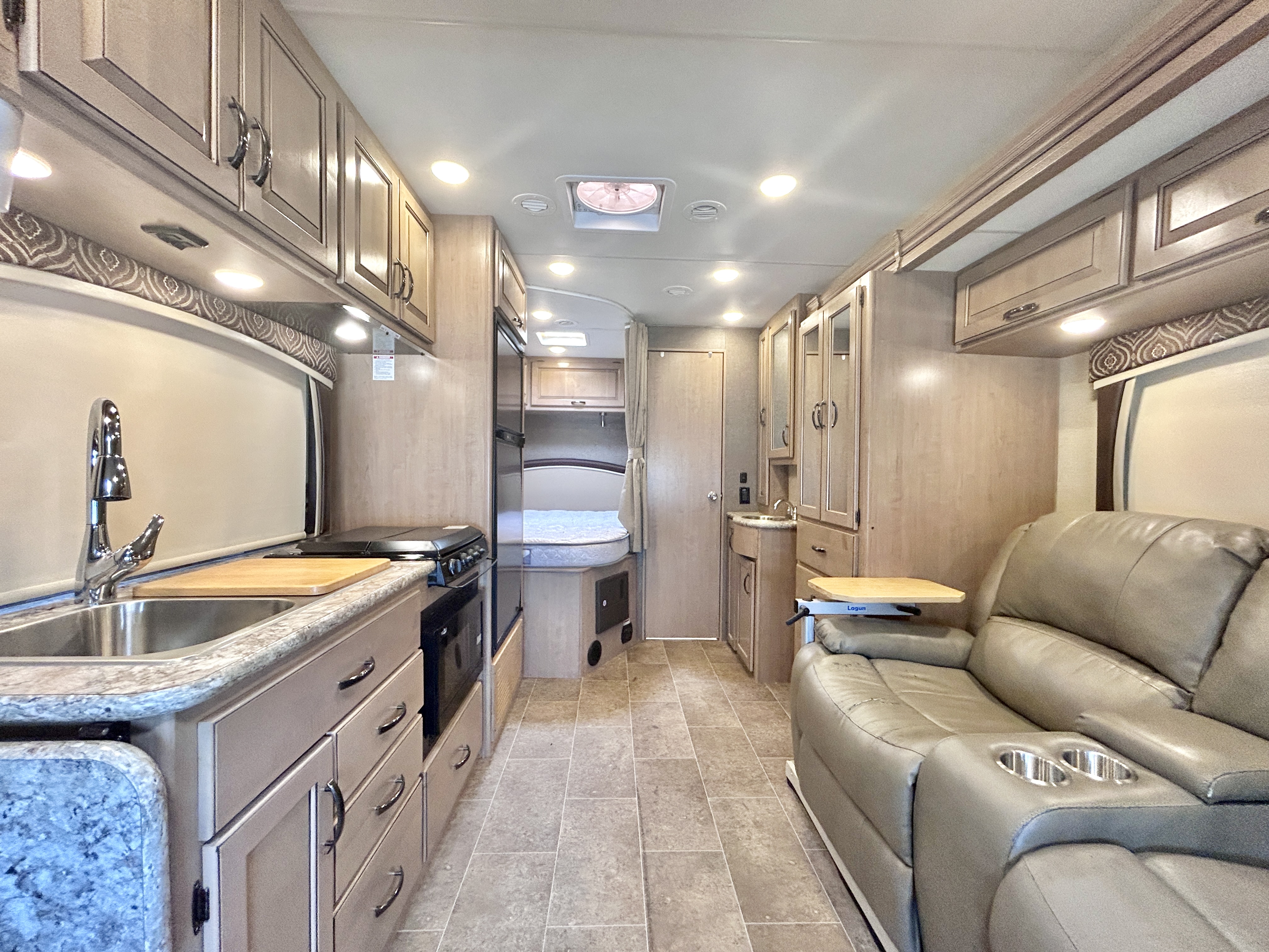 2018 Thor Motor Coach Chateau Sprinter 24WS - Image 6
