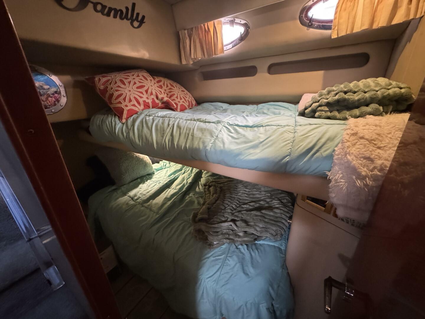 1998 Sea Ray 550 Sedan Bridge - Image 37