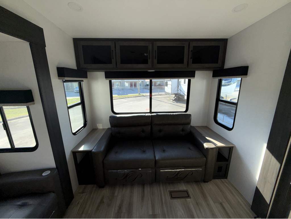 2026 VENTURE RV SPORTTREK 303VIK - Image 17