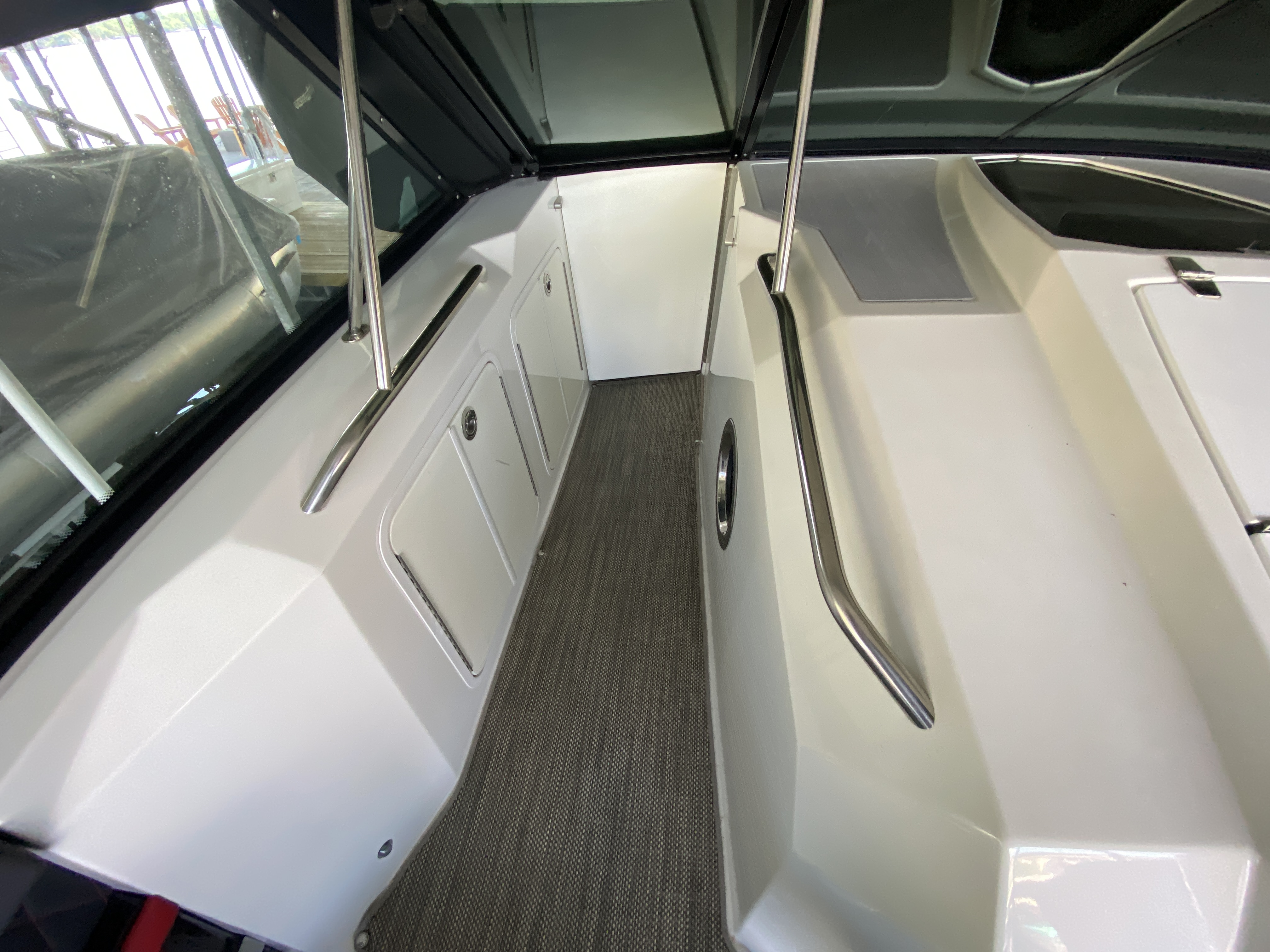 2014 Cruisers Sport Series 328 Black Diamond Edition - Image 38