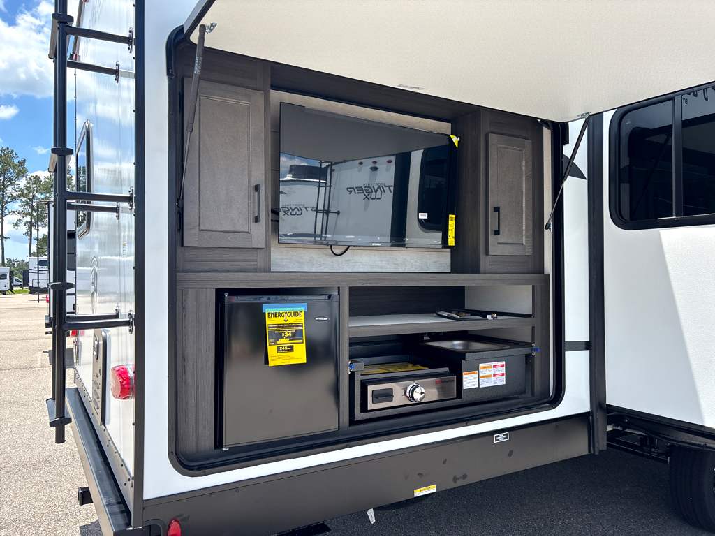 2026 VENTURE RV SPORTTREK 327VIK - Image 7
