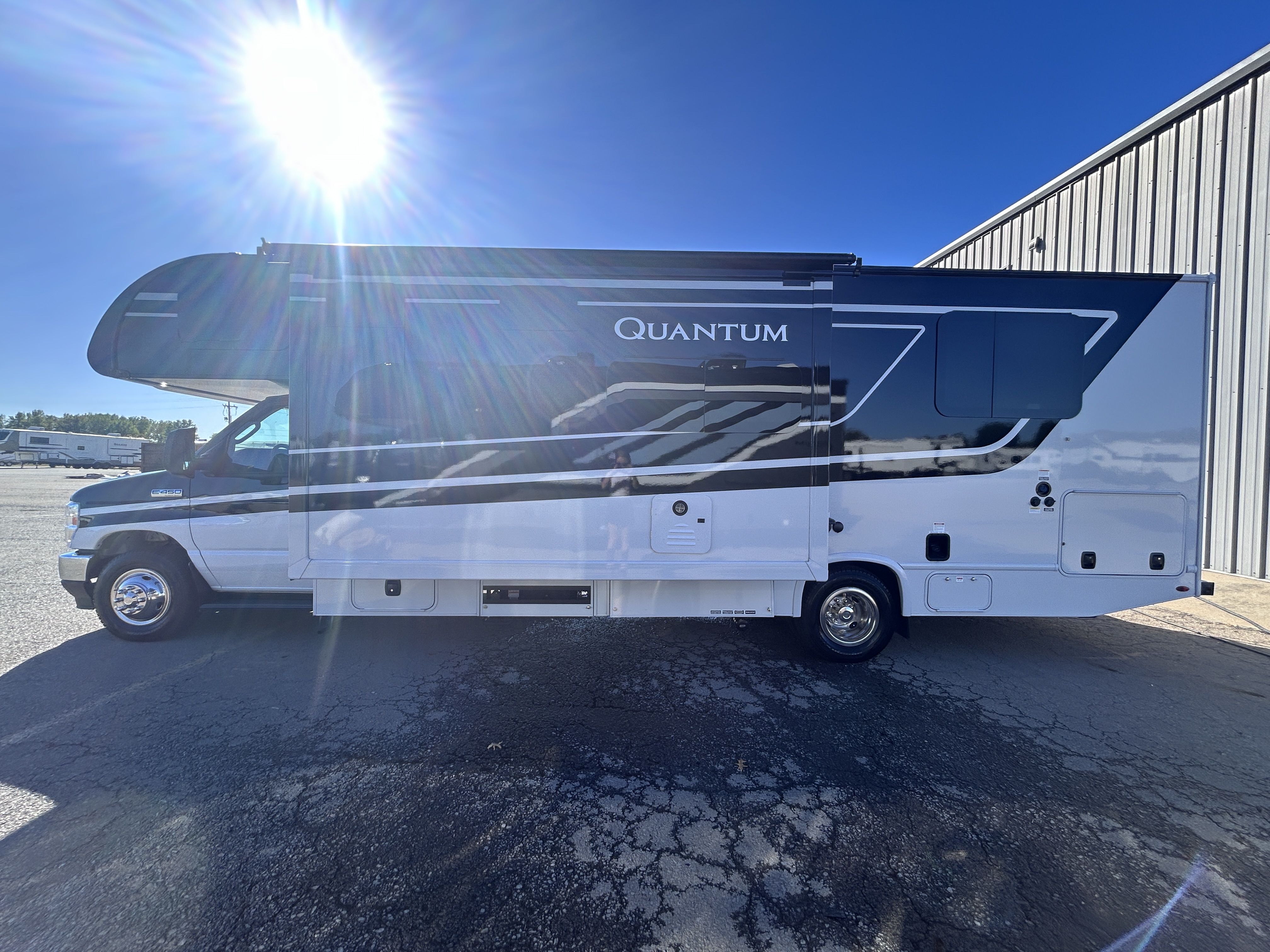 2027 Thor Motor Coach Quantum LC28 - Image 5
