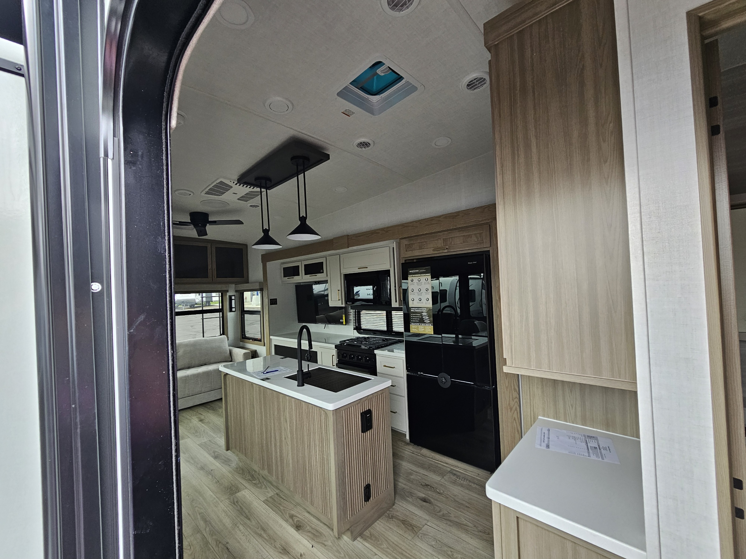 2027 Forest River Rockwood Signature 401SFB - Image 10