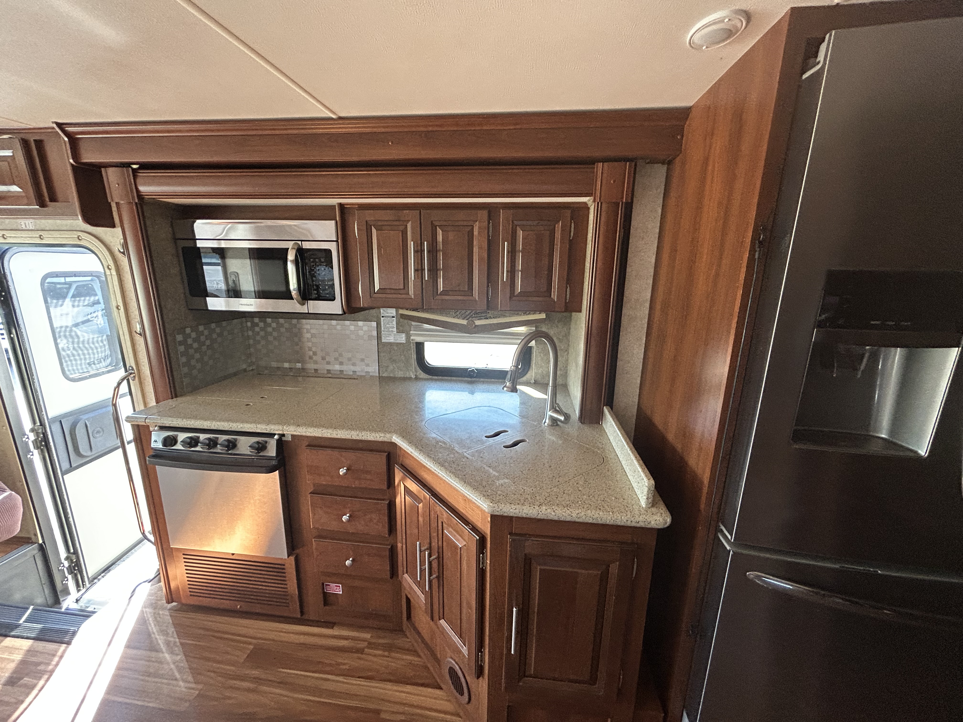2015 Forest River Georgetown 328TS - Image 19