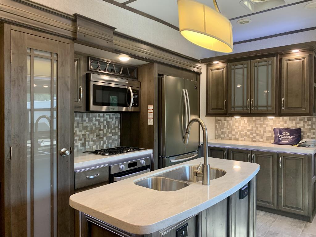 2019 Keystone Montana 3811MS - Image 9