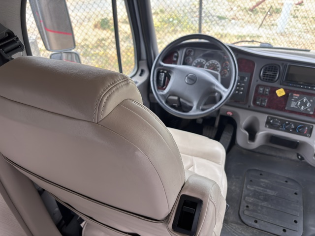 2018 Jayco Seneca 37FS - Image 5