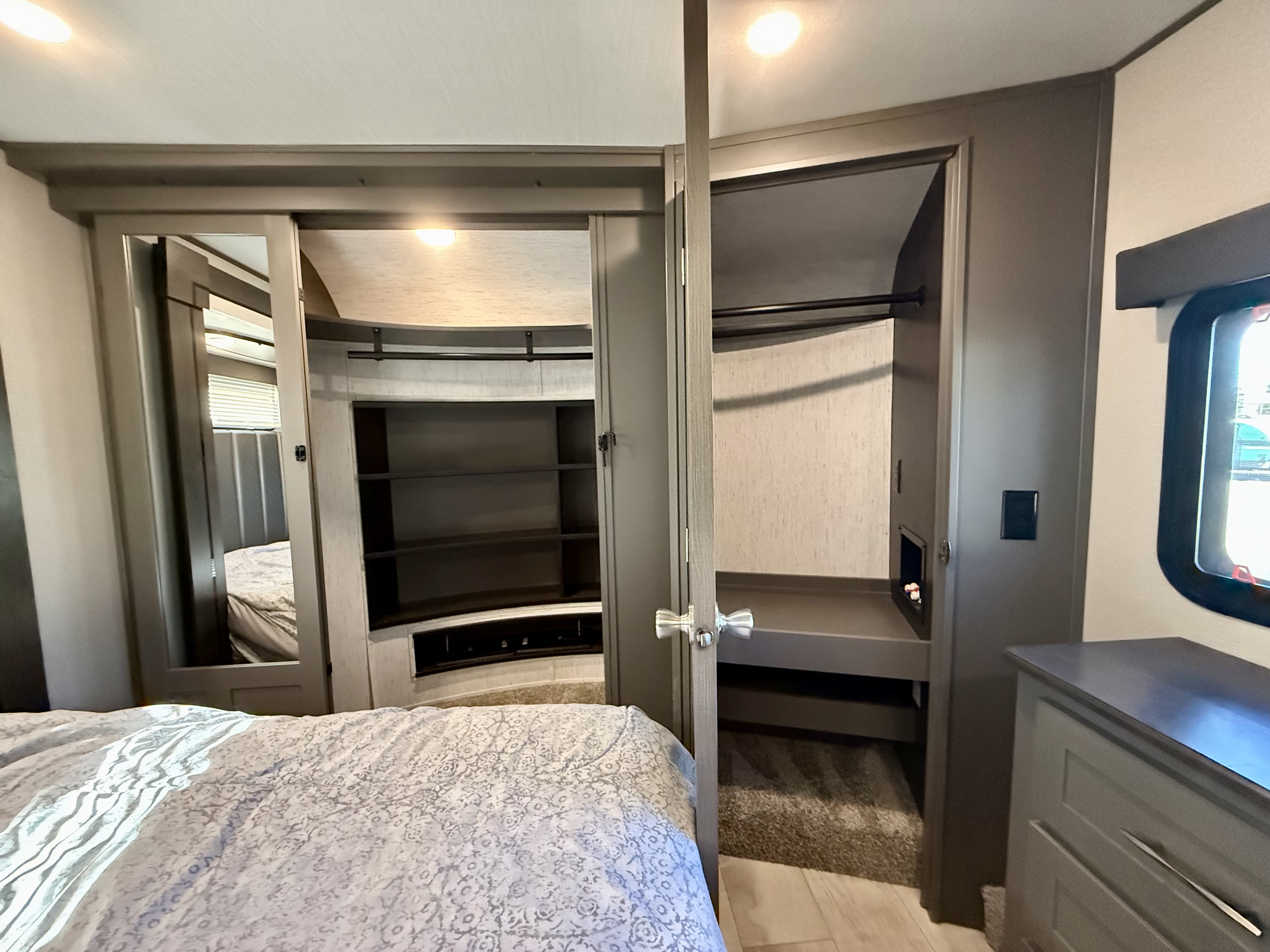 2020 Grand Design Momentum 397TH - Image 17
