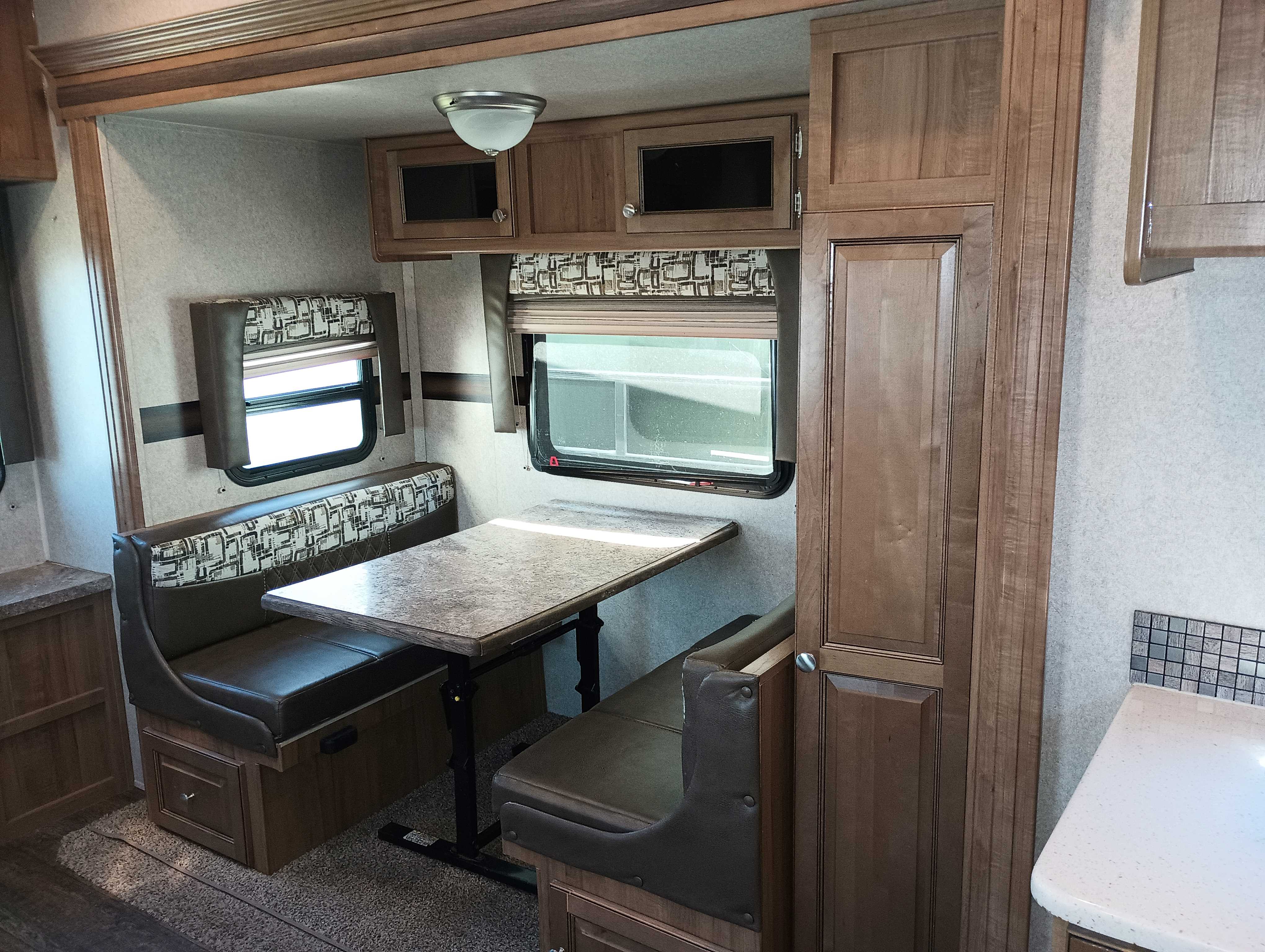 2015 Forest River Rockwood Ultra Lite 2650WS - Image 7