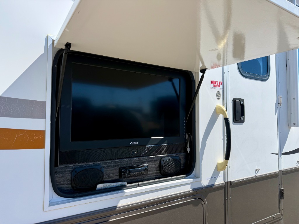 2011 Winnebago Vista 35F - Image 8