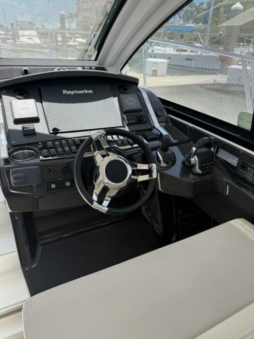 2016 Monterey 360 Sport Coupe - Image 7