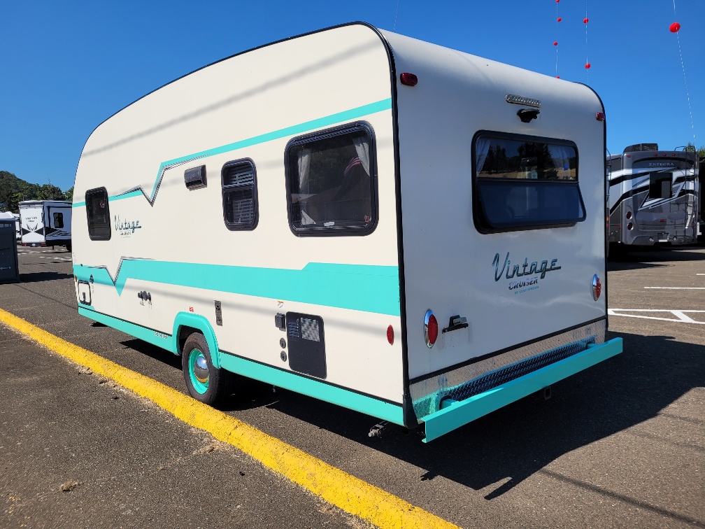 2017 Gulf Stream Vintage Cruiser 19ERD - Image 3