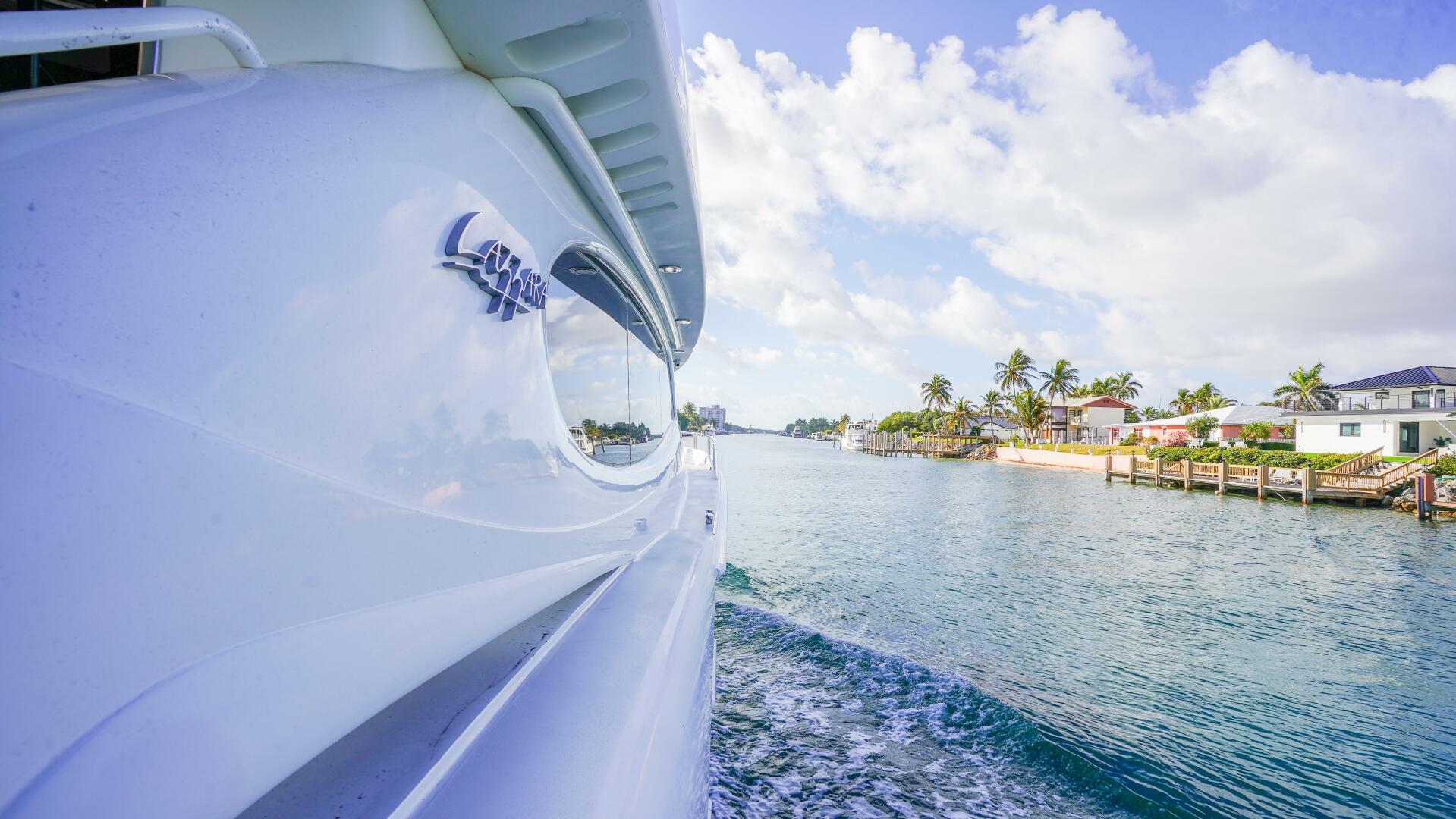 2004 Lazzara Yachts 80 SL - Image 16