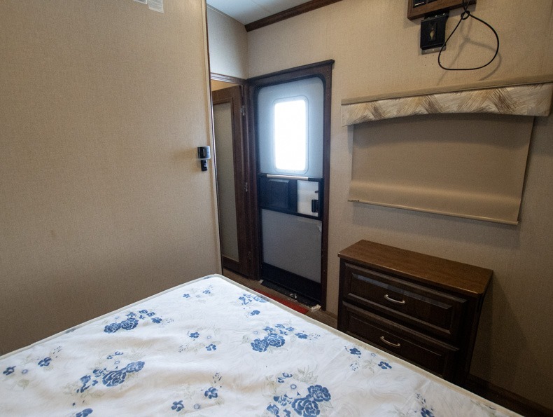 2016 Forest River Cardinal 3825FL - Image 22