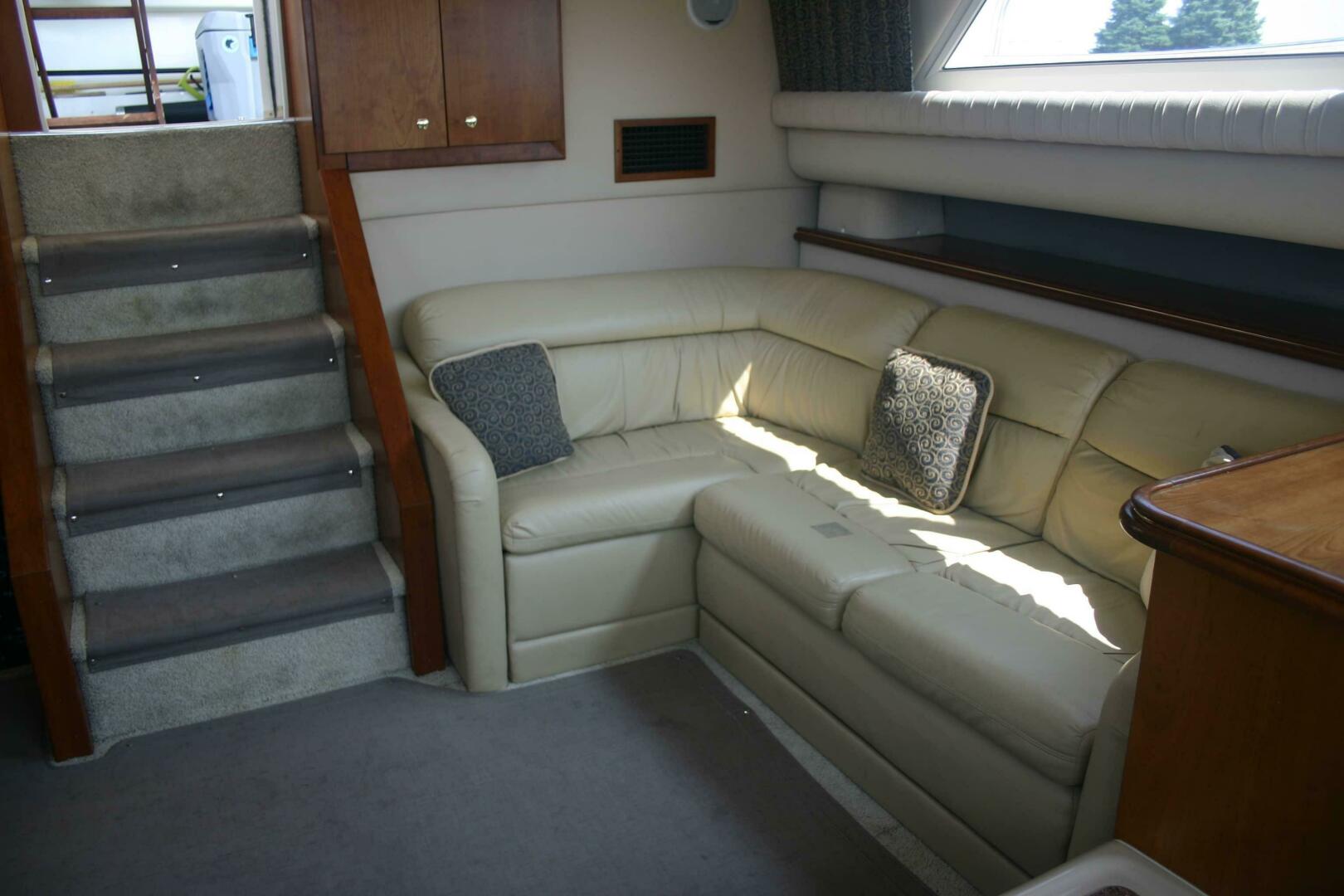 2001 Cruisers Yachts 3750 Motor Yacht - Image 27