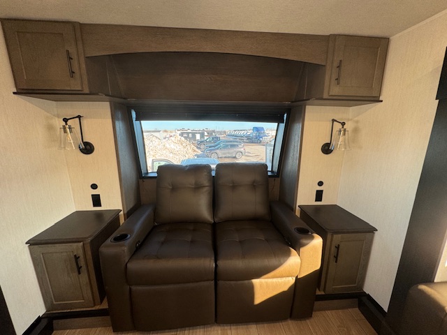 2026 CHEROKEE ARCTIC WOLF 3950 SUITE - Image 25