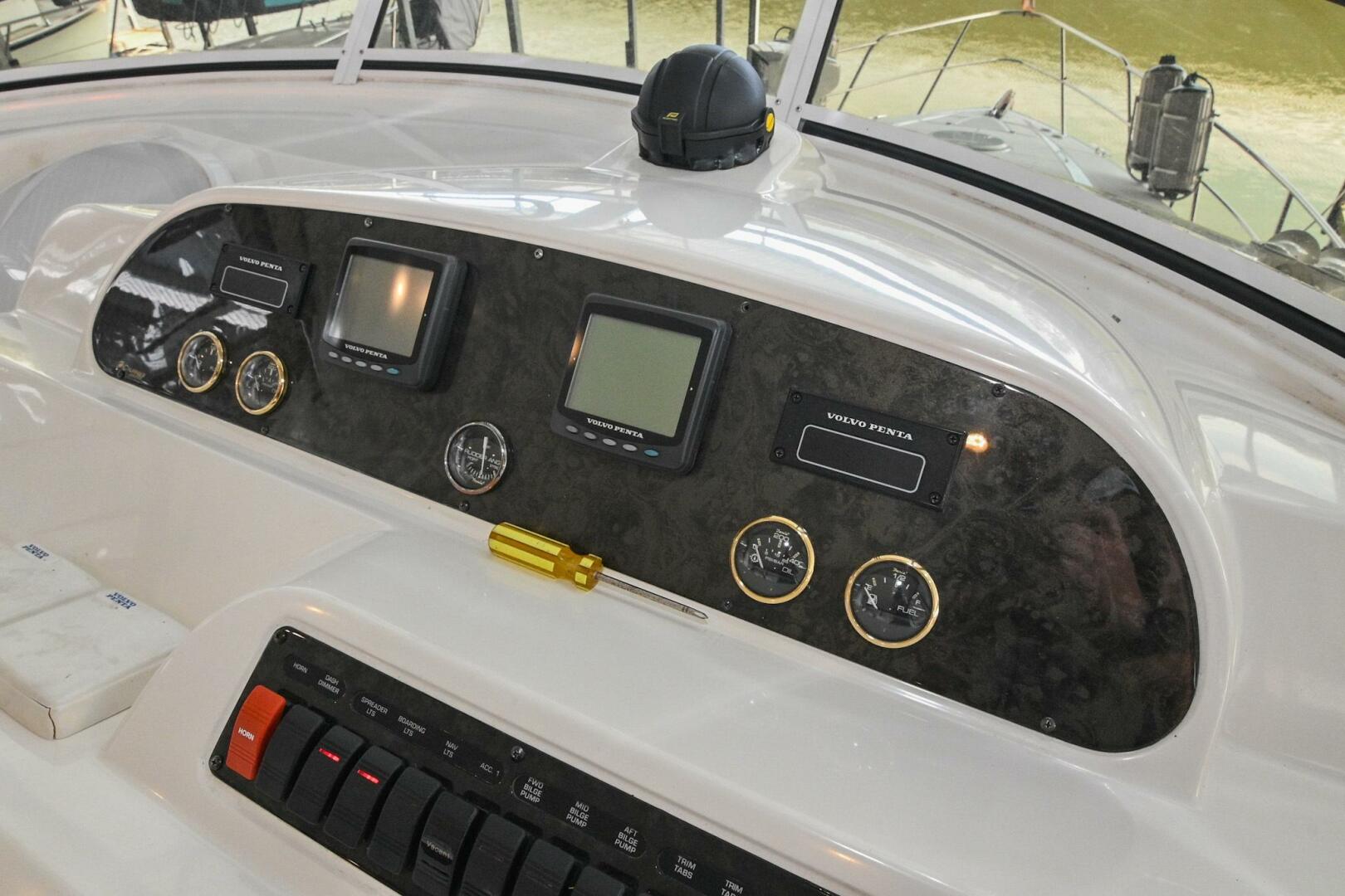 2002 Cruisers Yachts 5000 Sedan Sport - Image 111