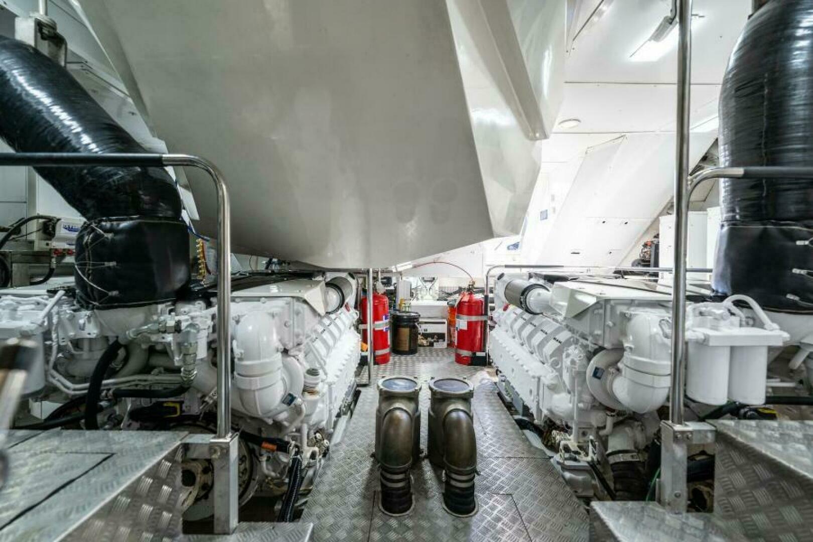 2015 Monte Carlo Yachts MCY86 - Image 74