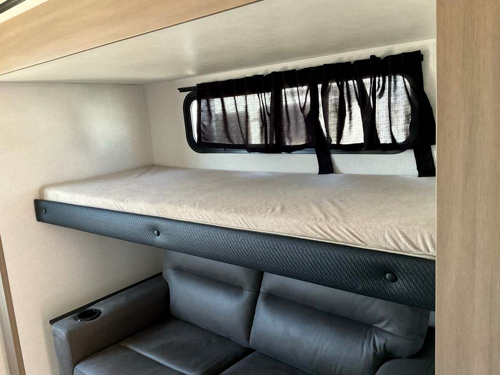 2027 JAYCO Jay Feather 33BH - Image 28