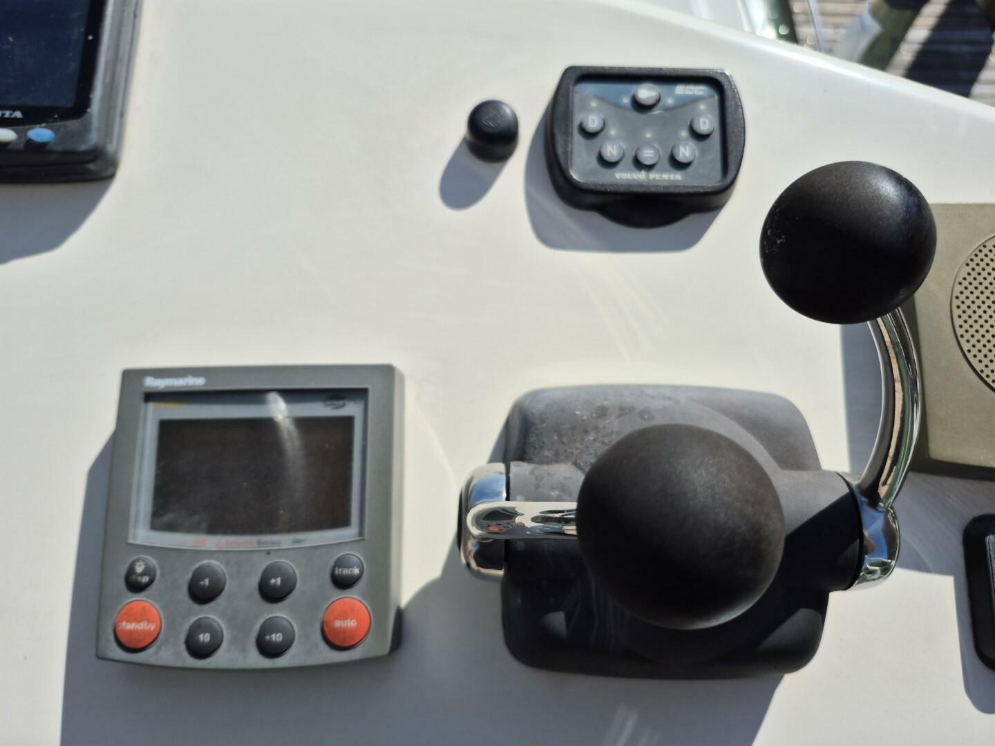 2004 Riviera 4000 Offshore - Image 21
