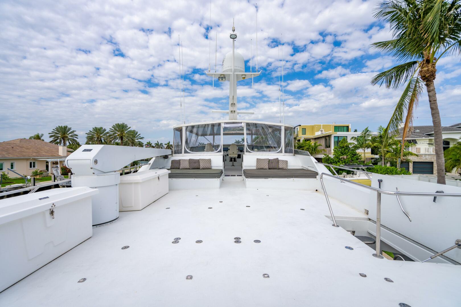 2001 Hatteras 100 Motor Yacht - Image 91