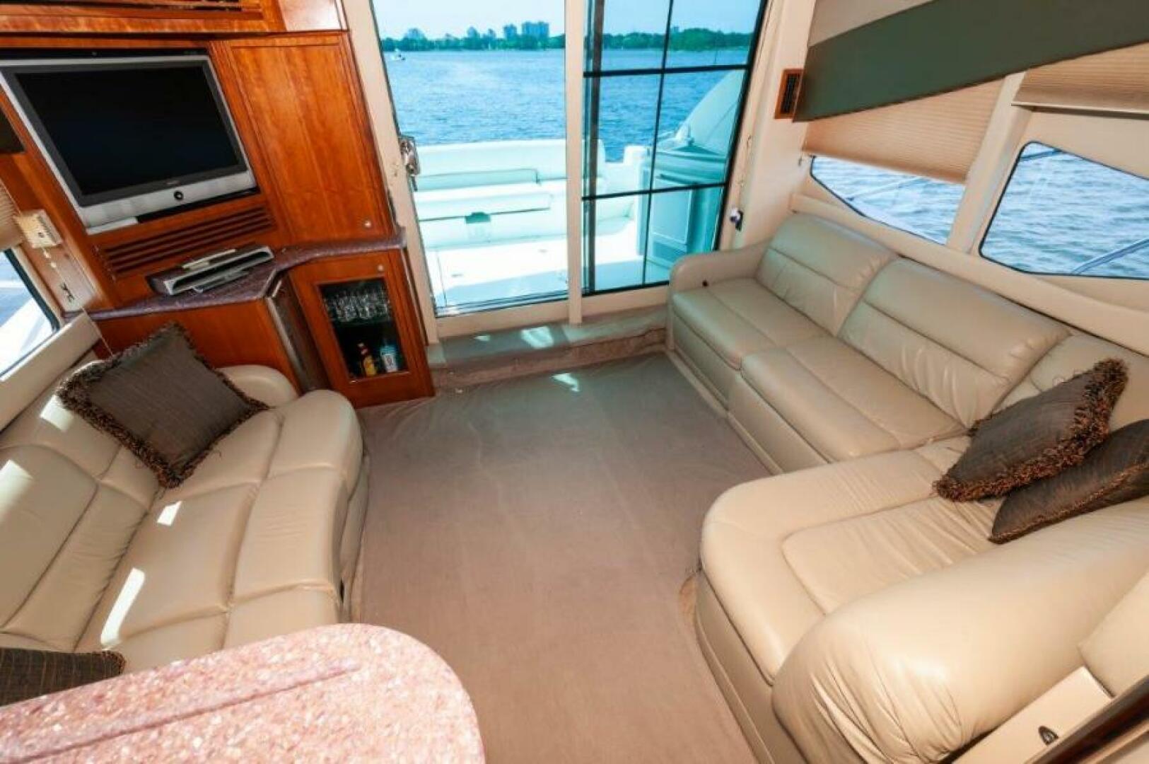 2006 Cruisers Yachts 477 Sport Sedan - Image 10