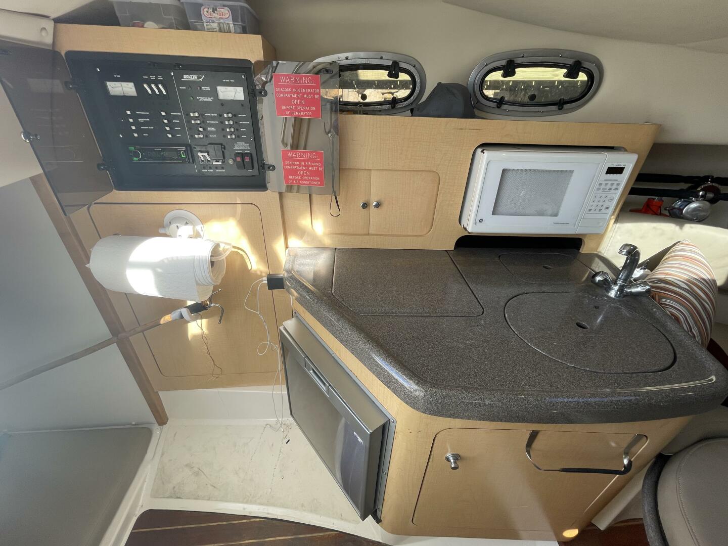 2001 Boston Whaler 285 Conquest - Image 22