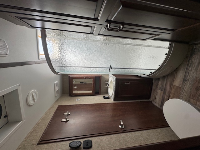 2017 Keystone Outback Diamond Super-Lite 332FK - Image 20