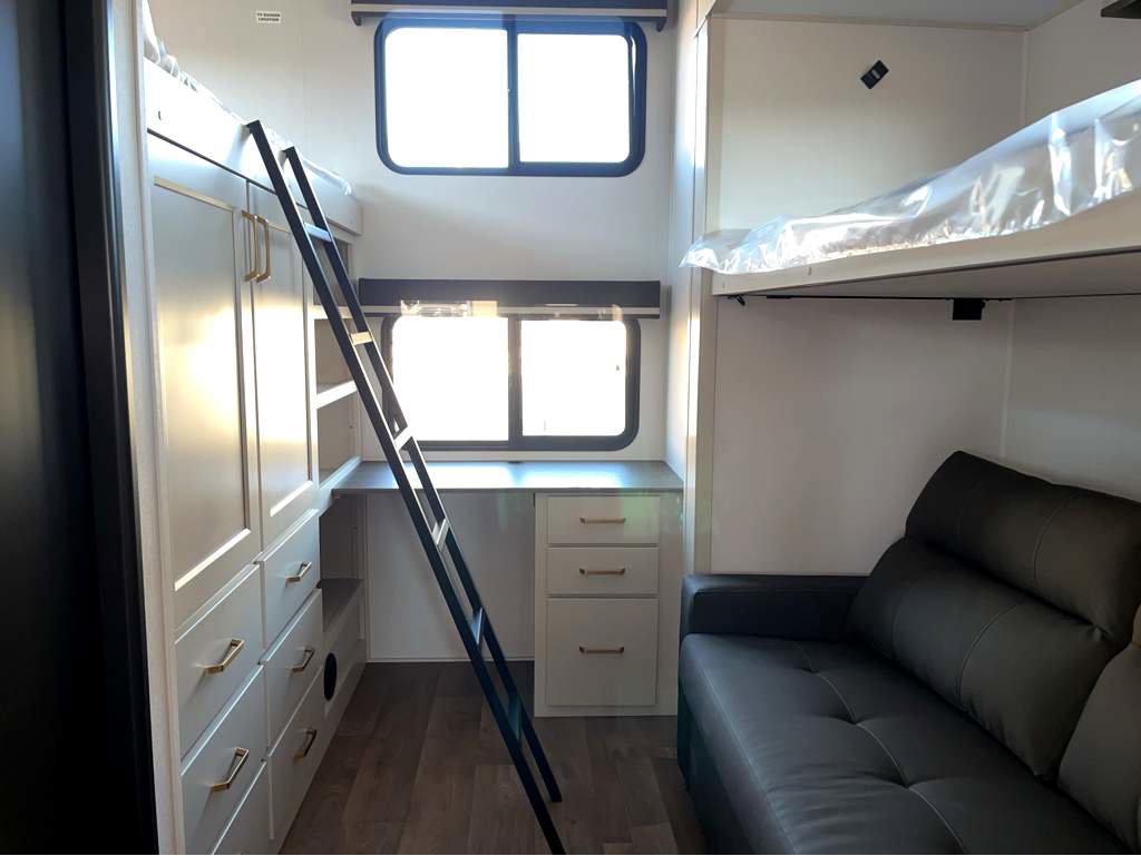 2026 GRAND DESIGN INFLUENCE 3904BH - Image 17