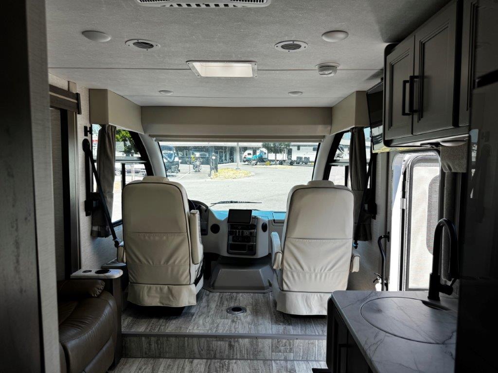 2025 Thor Motor Coach Freedom Traveler A24 - Image 29