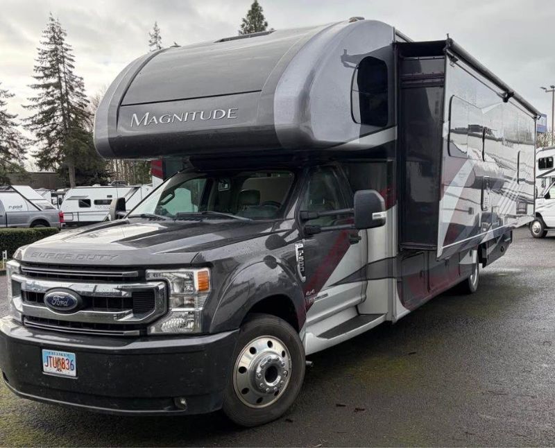 2021 Thor Motor Coach Magnitude SV34 - Image 3