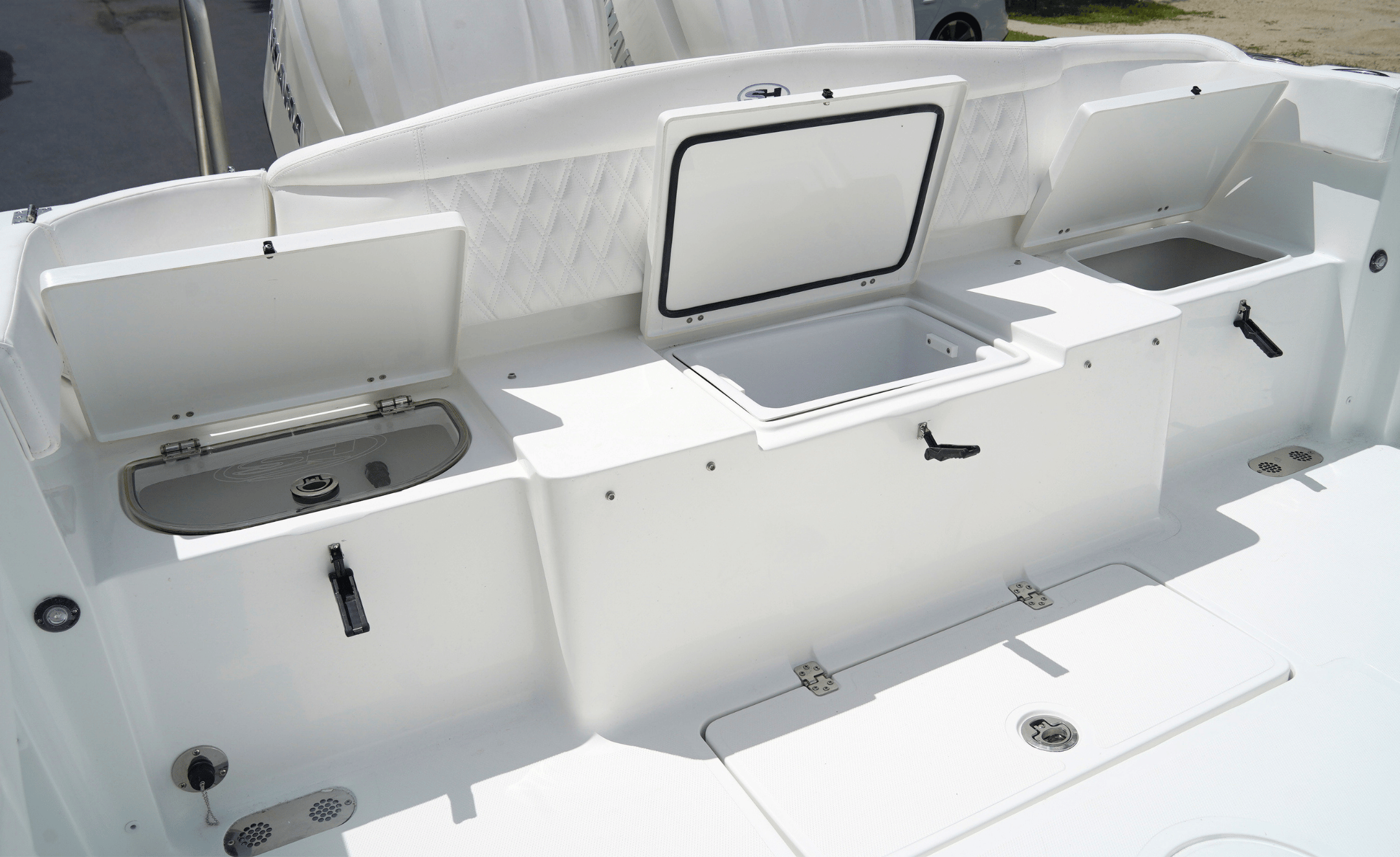 2027 SEA HUNT ULTRA 305SE - Image 27