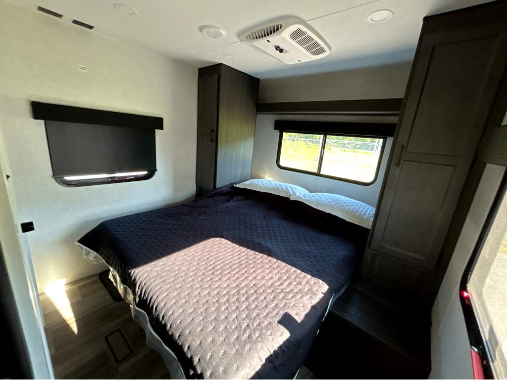 2026 VENTURE RV SPORTTREK 251VFK - Image 20