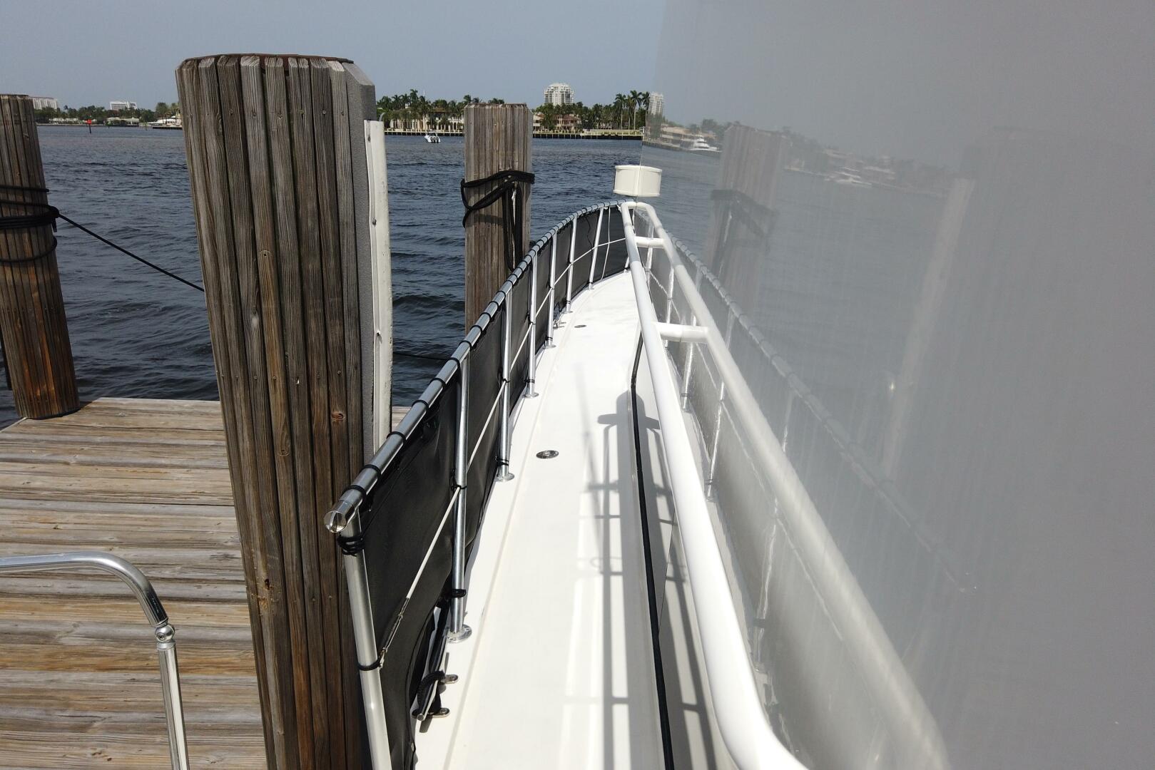 1999 Viking Motoryacht - Image 6