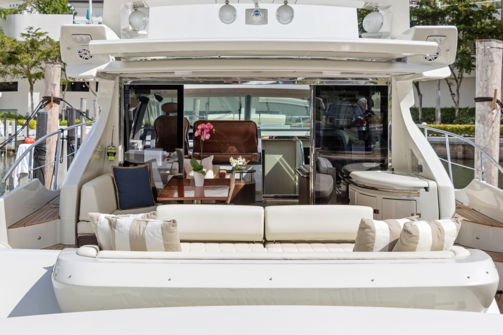 2009 Azimut 68S - Image 4