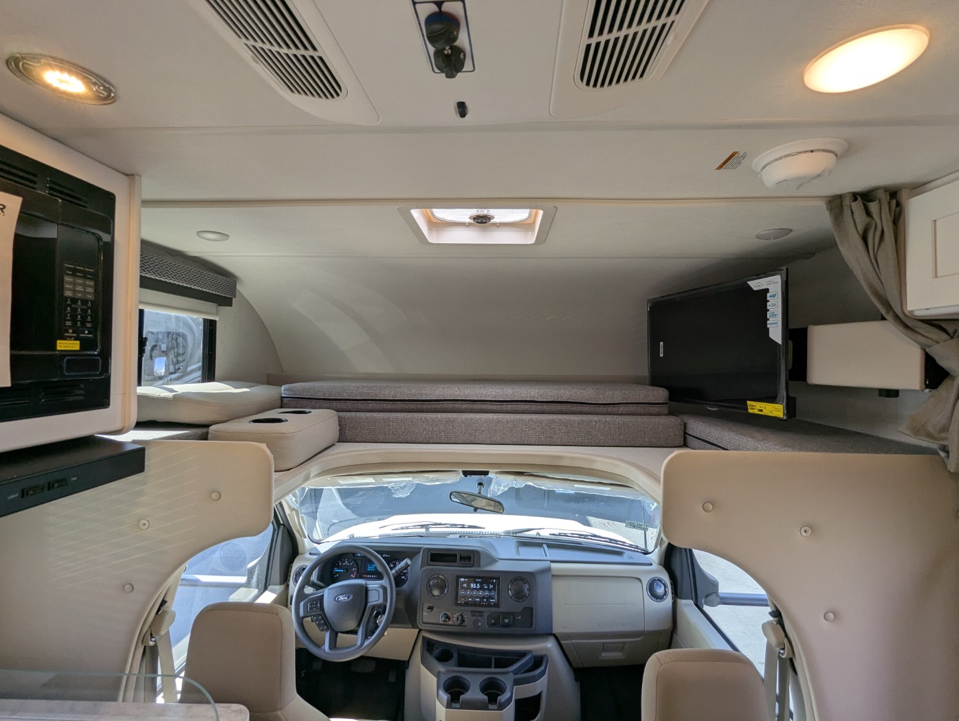 2026 Thor Motor Coach Four Winds 19X - Image 8