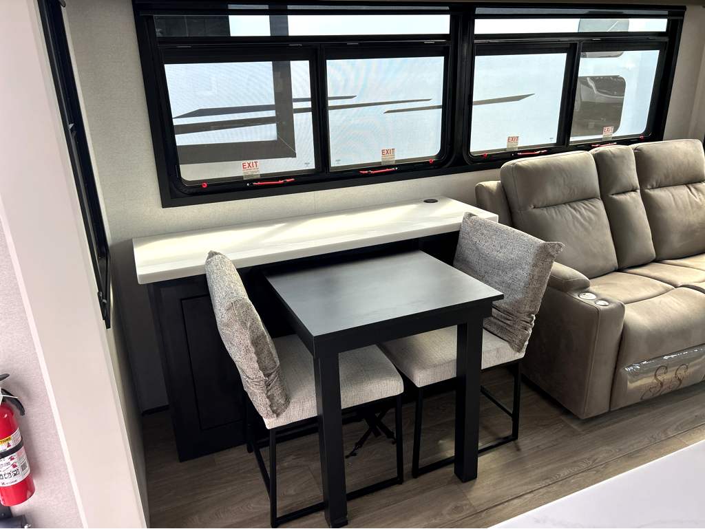 2027 JAYCO PINNACLE 32RLTS - Image 10
