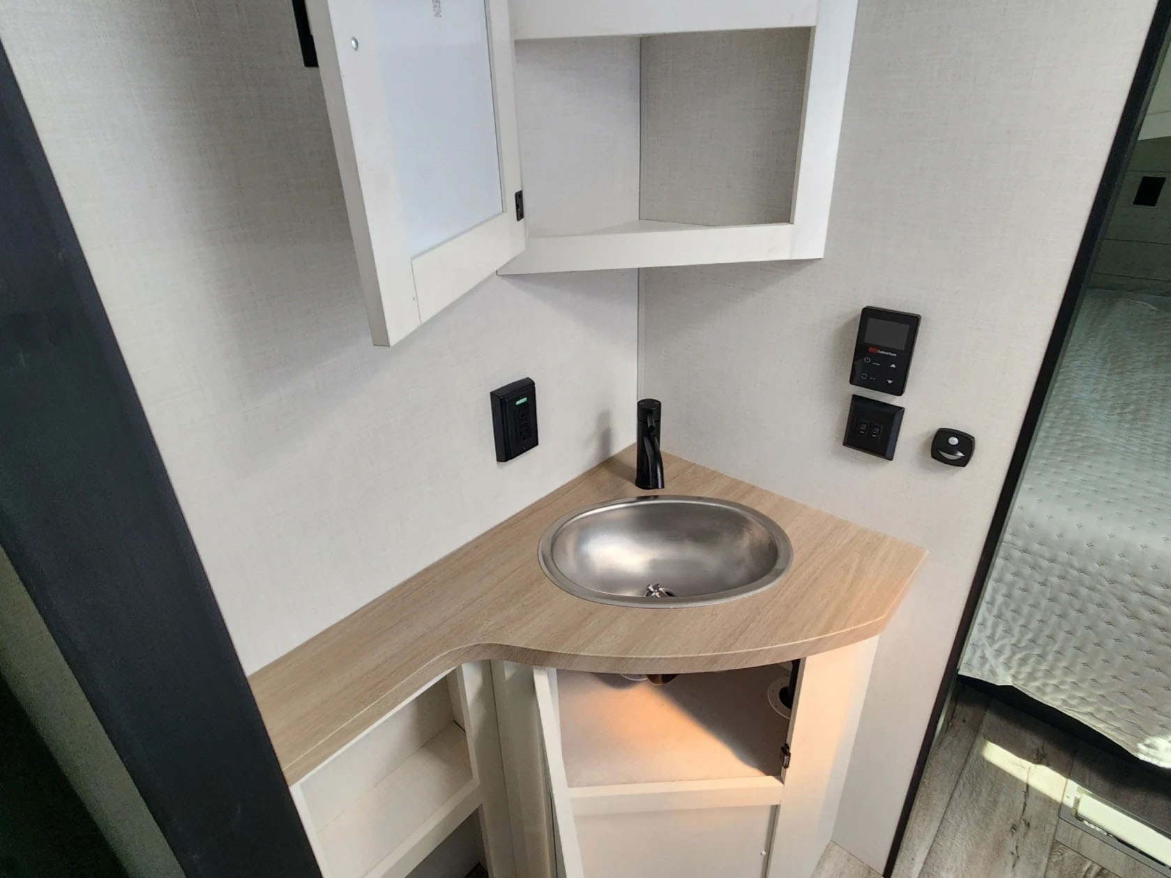 2026 VENTURE RV SIENNA 231VRK - Image 28