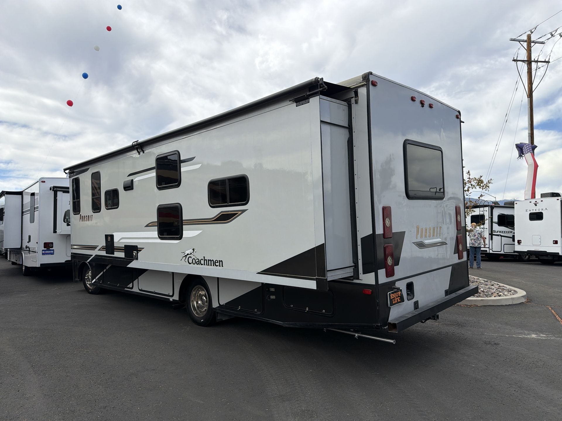 2023 Coachmen Pursuit 31BH - Image 5
