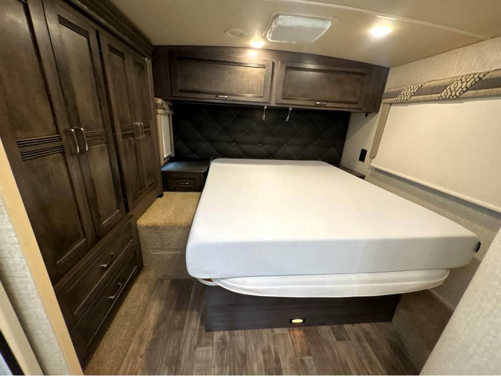 2017 WINNEBAGO ASPECT 30J - Image 15