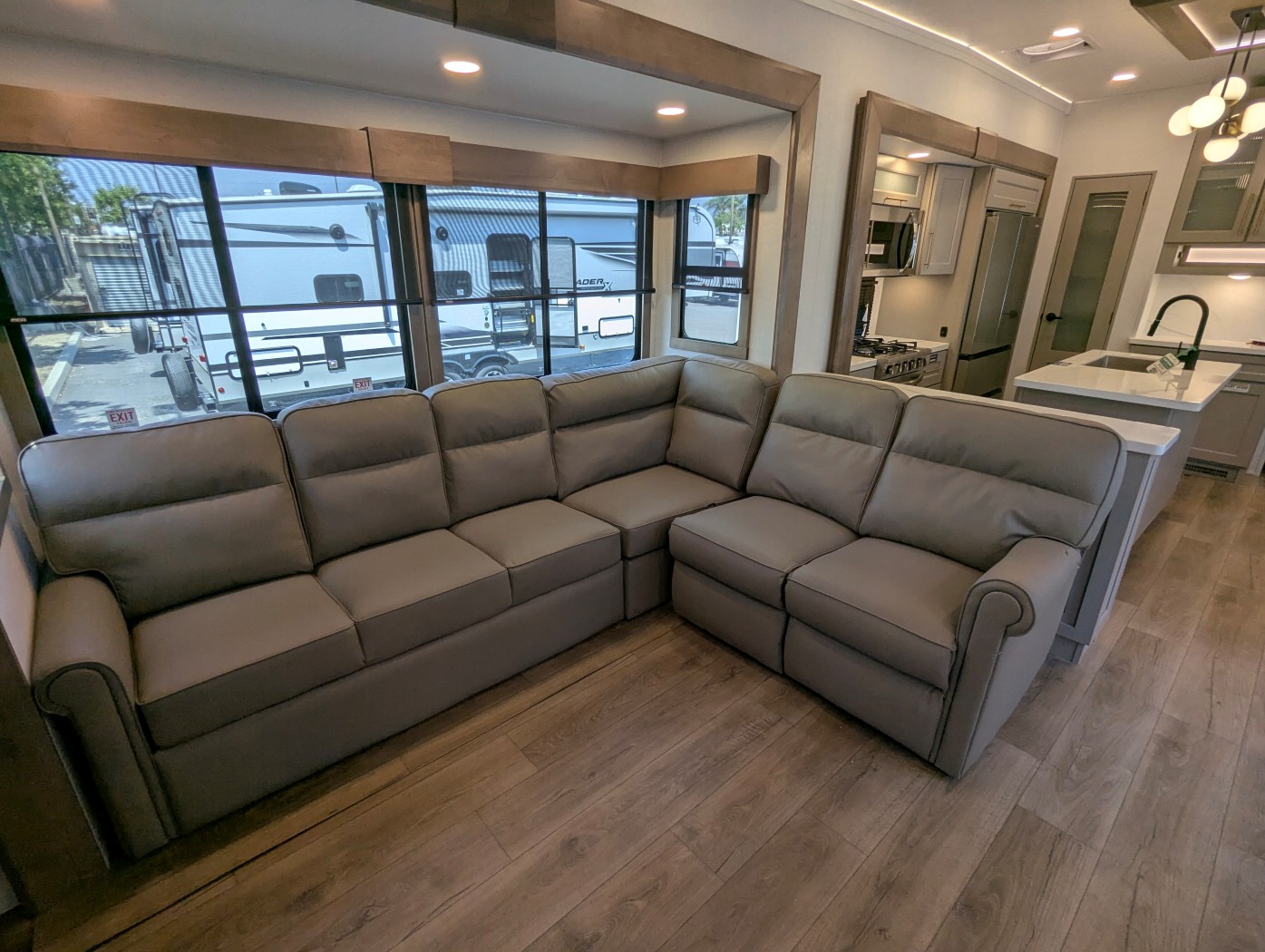 2025 Alliance RV Paradigm 375RD - Image 37