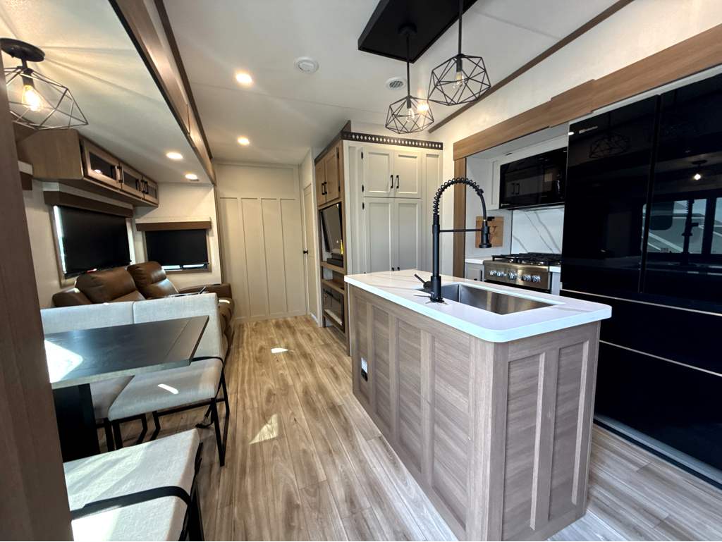 2027 VENTURE RV SPORTTREK 354VBH - Image 11