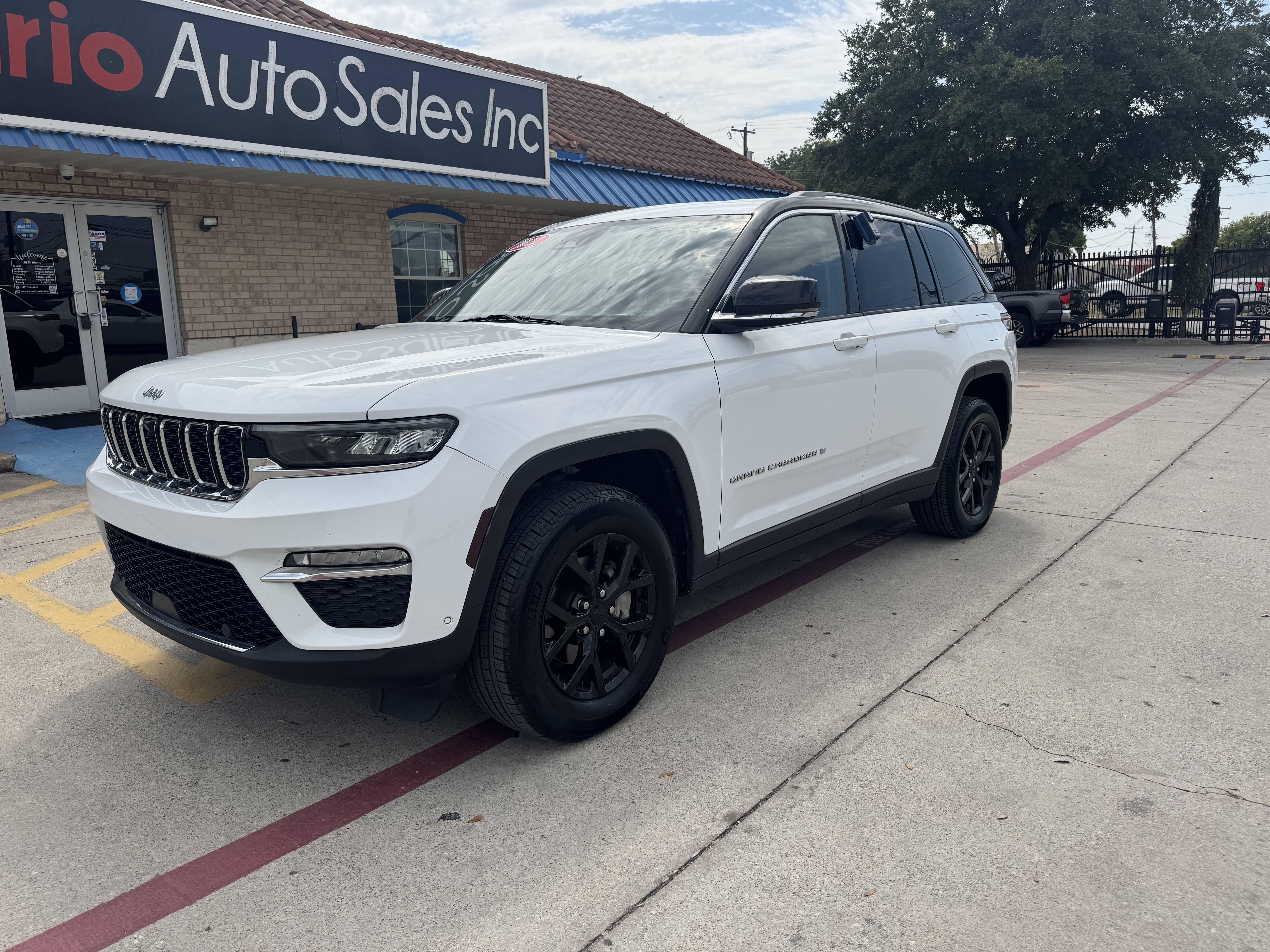 2022 Jeep Grand Cherokee Utility 4D Limited 2WD - Image 1