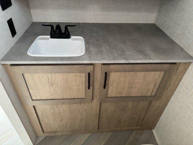 2024 Ember RV Touring Edition 26MRB - Image 15