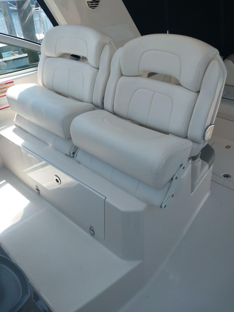 2011 Monterey 340 Sport Yacht - Image 5