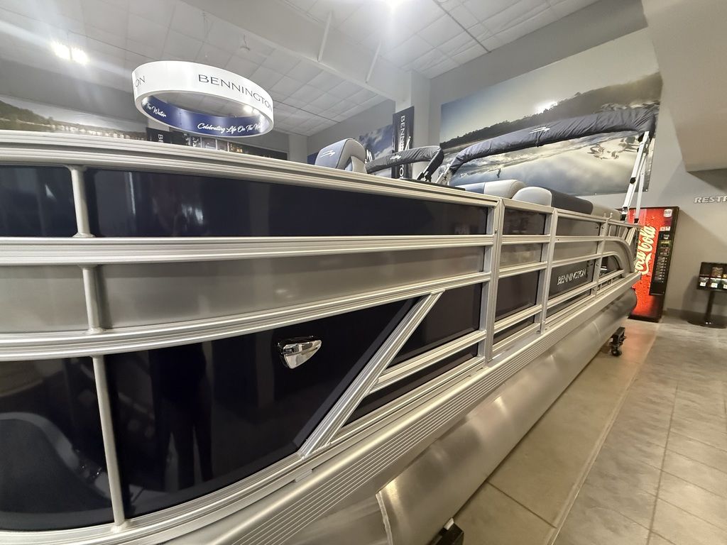 2026 Bennington 22SF TriToon Pontoon - Image 2